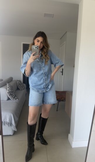 Camisa over jeans